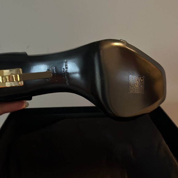 OPYUM SANDALS IN PATENT LEATHER WITH GOLD-TONE HEEL - Picture 2 of 3